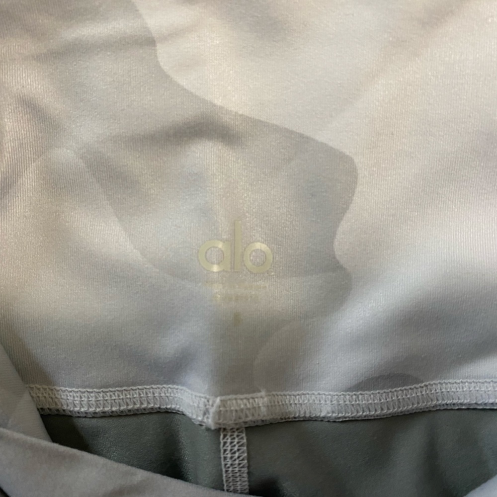 ALO size S white camo crop legging - Picture 3 of 3